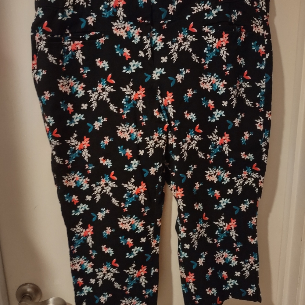 Floral crop pants